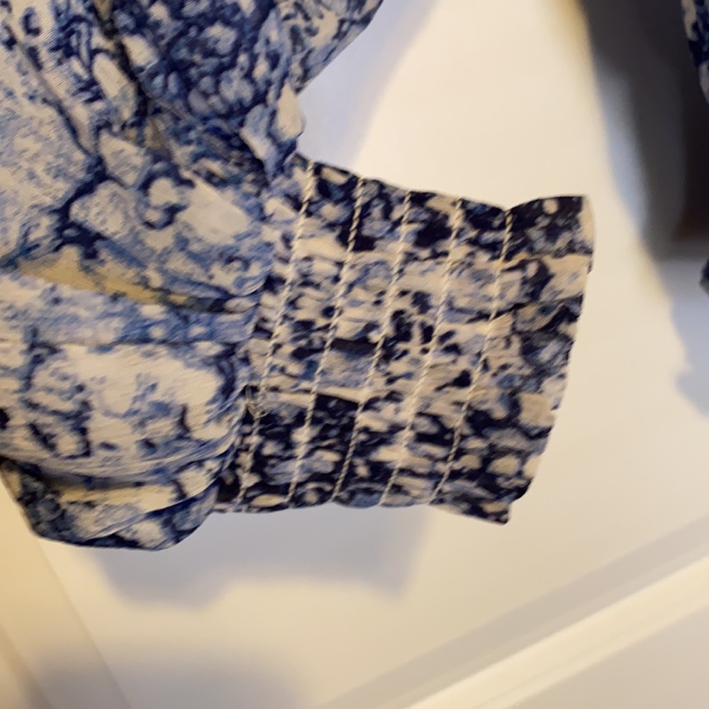 Beautiful dressing top from Express - Picture 4 of 4